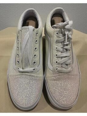 New Van Old Skool Sneakers Women's Size 7 or Youth 5.5